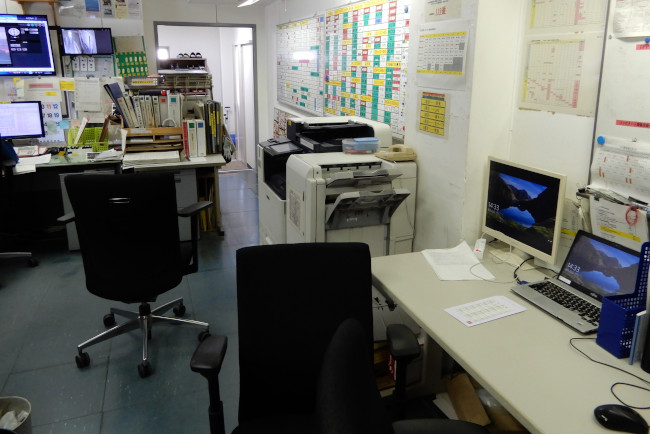 まっすぐ進めない通路