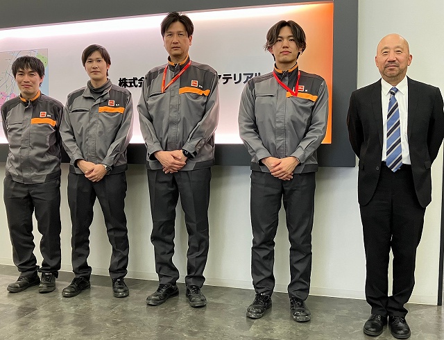 Messrs. Fukami, Yada, Suzuki, Tachi (Yokkaichi Plant), Mr. Kobuchi (Yokogawa)