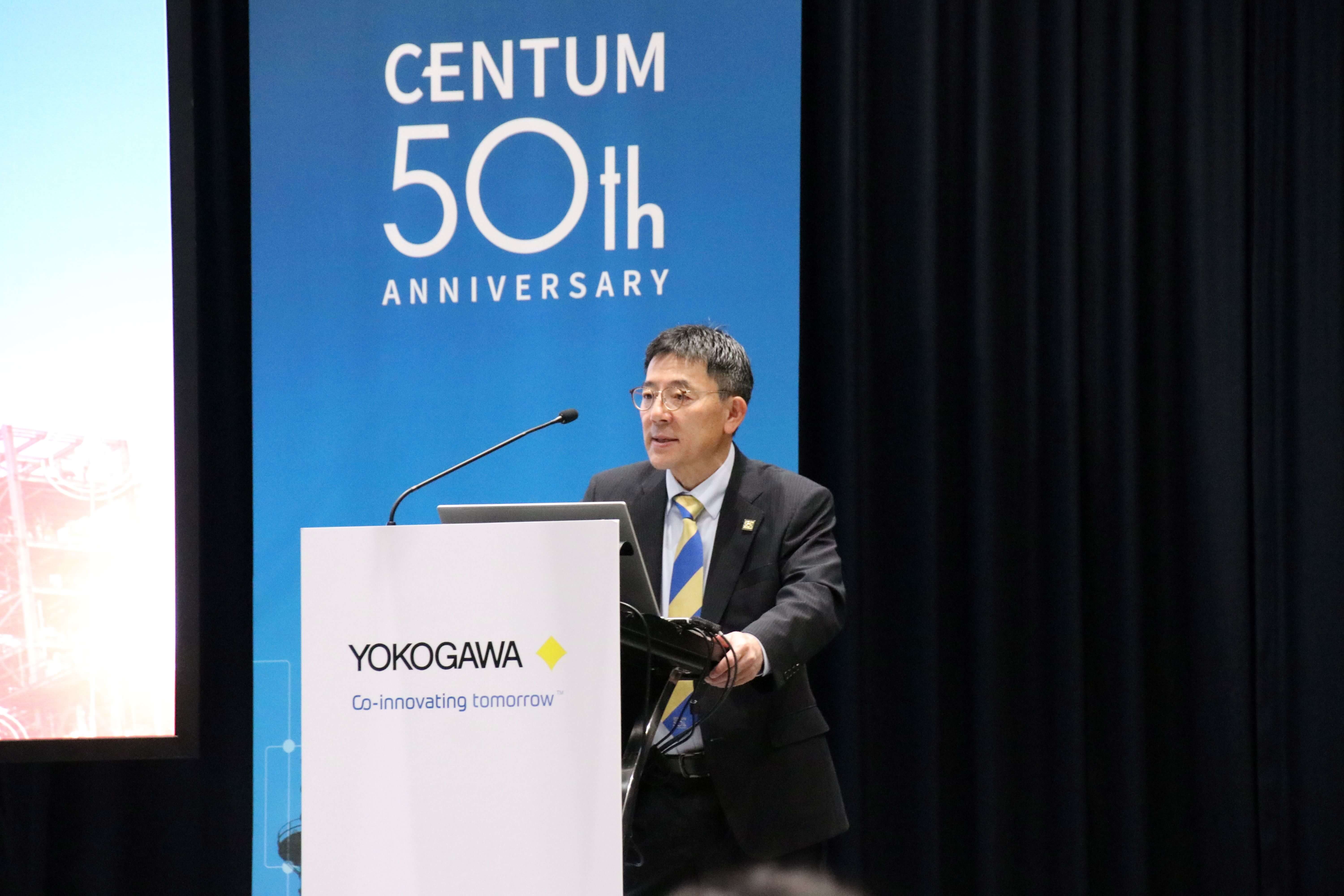 CENTUM 50주년 기념행사에서 발표하고 있는 나카지마 코이치 대표이사