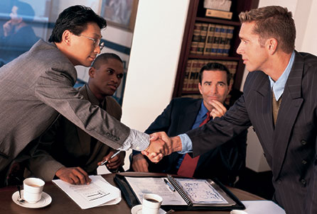 使用壽命短的元件組成的開放／整合系統需要可靠的安全措施。透過與 Yokogawa 簽訂契約，客戶可使用「一站式」維護服務，確保穩定且持續運作。